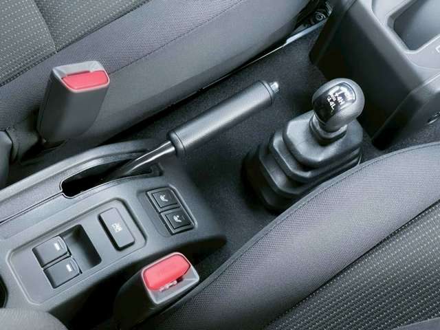 スズキ ジムニー　ノマド １．５ ＦＣ ４ＷＤ R8年 () 99