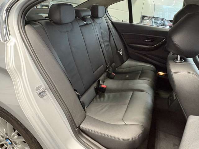 ＢＭＷ ３シリーズ ３２０Ｉ Ｘドライブ ラグジュアリー ４ＷＤ H25年 () 99