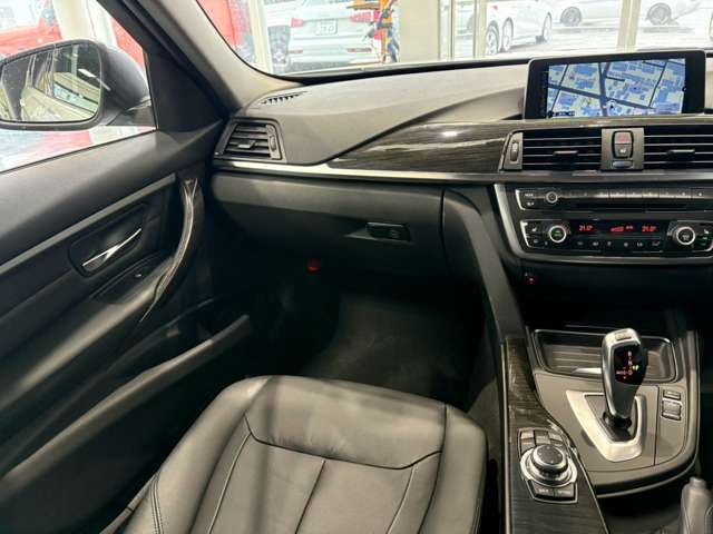 ＢＭＷ ３シリーズ ３２０Ｉ Ｘドライブ ラグジュアリー ４ＷＤ H25年 () 99