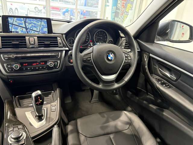 ＢＭＷ ３シリーズ ３２０Ｉ Ｘドライブ ラグジュアリー ４ＷＤ H25年 () 99
