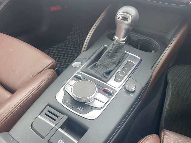 アウディ Ａ３　スポーツバック １．８ ＴＦＳＩ クワトロ ４ＷＤ H27年 (東北) 99