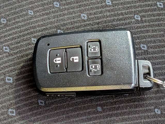 トヨタ ヴォクシー ２．０ Ｖ H29年 () 99