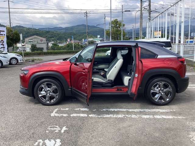 マツダ ＭＸ−３０ ２．０ R4年 (四国) 99