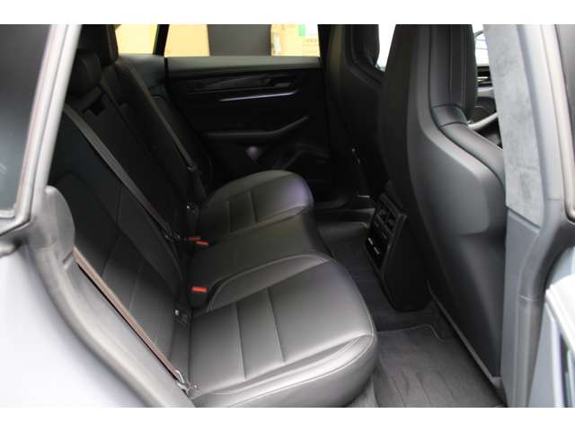 ポルシェ マカン ターボ ４ＷＤ R8年 (近畿) 99