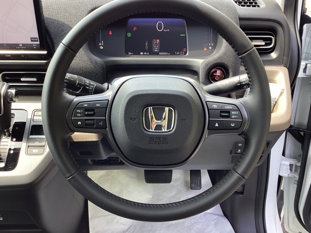ホンダ フリード　ハイブリッド １．５ Ｅ：ＨＥＶ エアー ＥＸ ４ＷＤ R8年 (近畿) 99