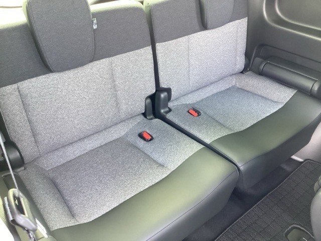 ホンダ フリード　ハイブリッド １．５ Ｅ：ＨＥＶ エアー ＥＸ ４ＷＤ R8年 (近畿) 99