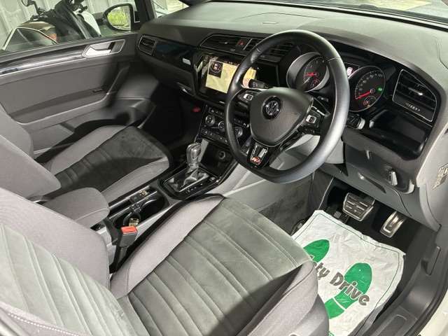 フォルクスワーゲン ゴルフトゥーラン ＴＳＩ　Ｒライン R1年 (関東) 99