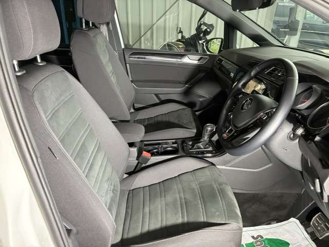 フォルクスワーゲン ゴルフトゥーラン ＴＳＩ　Ｒライン R1年 (関東) 99