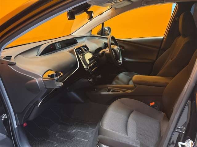 トヨタ プリウス １．８ Ｓ セーフティ プラスＩＩ R2年 () 99