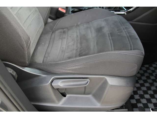 フォルクスワーゲン ゴルフトゥーラン ＴＳＩ　Ｒライン H30年 (関東) 99