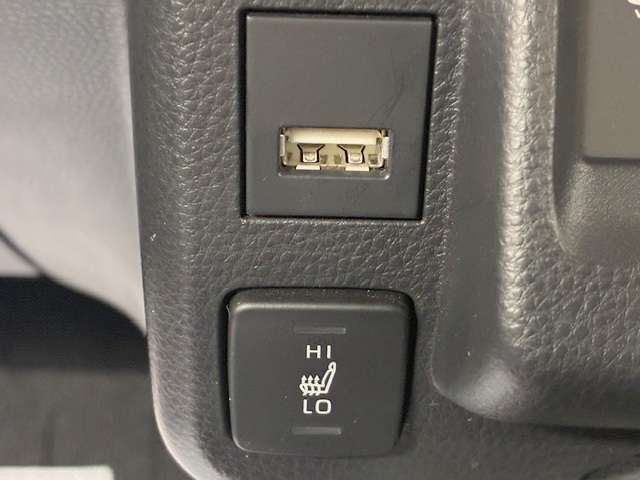 トヨタ カローラ　ツーリング　ハイブリッド １．８ ハイブリッド ＷＸＢ Ｅ－ＦＯＵＲ ４ＷＤ R3年 (関東) 99