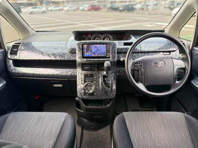 トヨタ ヴォクシー ２．０ Ｚ H25年 (近畿) 99