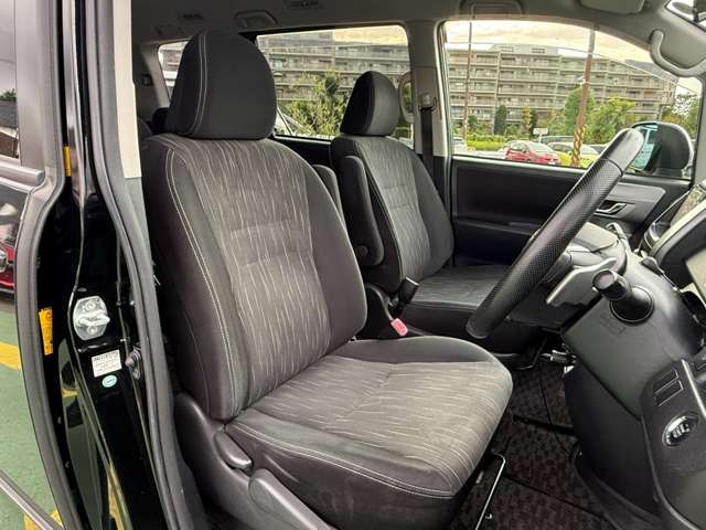 トヨタ ヴォクシー ２．０ ＺＳ 煌ＩＩ H24年 (近畿) 99