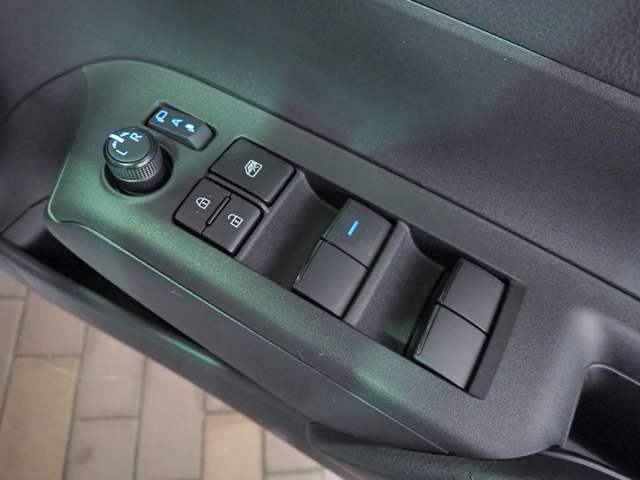 トヨタ アクア １．５ Ｘ R6年 () 99