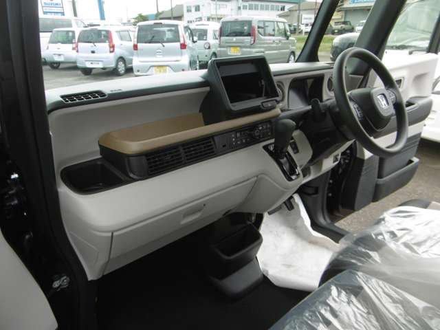 ホンダ Ｎ　ＢＯＸ ６６０ ４ＷＤ R8年 () 99