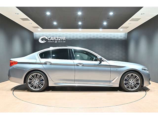 ＢＭＷ ５シリーズ ５４０Ｉ Ｘドライブ Ｍスポーツ ４ＷＤ H29年 () 99