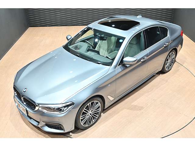 ＢＭＷ ５シリーズ ５４０Ｉ Ｘドライブ Ｍスポーツ ４ＷＤ H29年 () 99