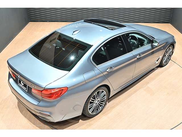 ＢＭＷ ５シリーズ ５４０Ｉ Ｘドライブ Ｍスポーツ ４ＷＤ H29年 () 99