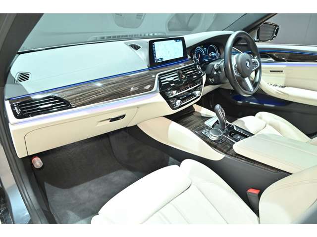 ＢＭＷ ５シリーズ ５４０Ｉ Ｘドライブ Ｍスポーツ ４ＷＤ H29年 () 99