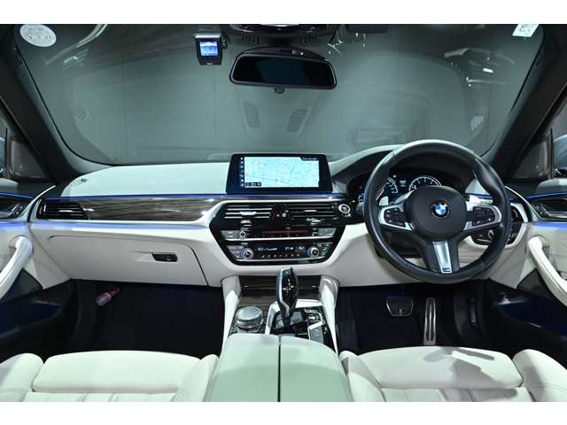 ＢＭＷ ５シリーズ ５４０Ｉ Ｘドライブ Ｍスポーツ ４ＷＤ H29年 () 99