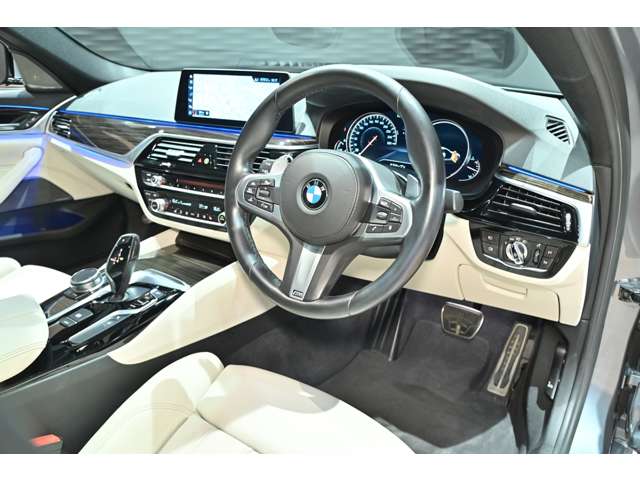 ＢＭＷ ５シリーズ ５４０Ｉ Ｘドライブ Ｍスポーツ ４ＷＤ H29年 () 99