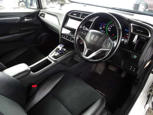 ホンダ シャトル １．５ ハイブリッド Ｚ H28年 (関東) 99