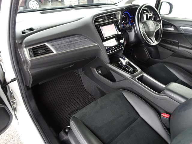 ホンダ シャトル １．５ ハイブリッド Ｚ H28年 (関東) 99