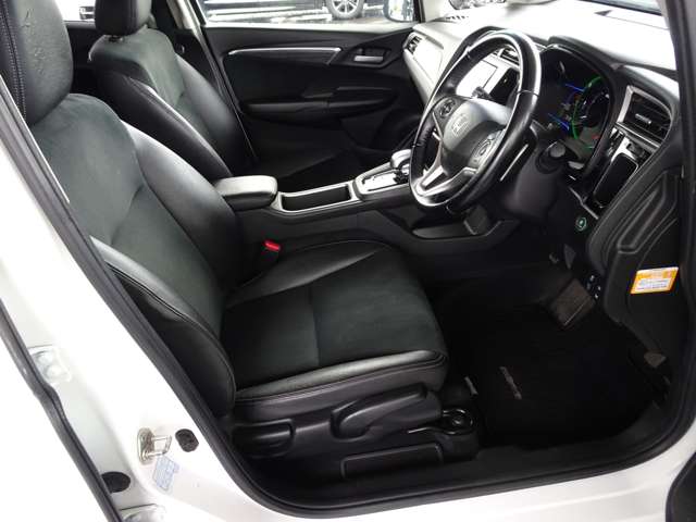 ホンダ シャトル １．５ ハイブリッド Ｚ H28年 (関東) 99