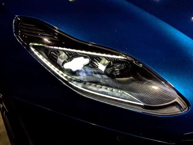 アストンマーティン ＤＢ１１ Ｖ８ R1年 () 99