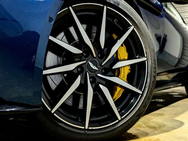 アストンマーティン ＤＢ１１ Ｖ８ R1年 () 99