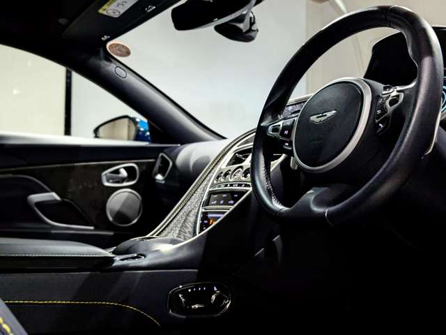 アストンマーティン ＤＢ１１ Ｖ８ R1年 () 99