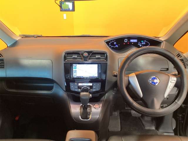 日産 セレナ ２．０ ライダー ブラックライン Ｓ－ＨＹＢＲＩＤ H28年 (近畿) 99