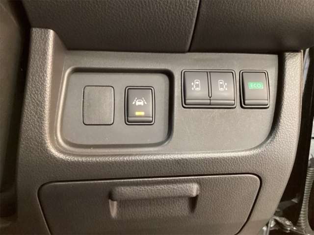 日産 セレナ ２．０ ライダー ブラックライン Ｓ－ＨＹＢＲＩＤ H28年 (近畿) 99