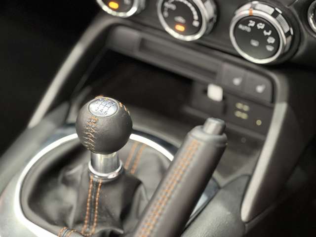 マツダ ロードスター １．５ ３０周年記念車 R1年 (関東) 99