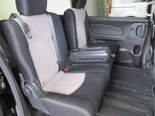 日産 セレナ ２．０ ライダー ブラックライン Ｓ－ＨＹＢＲＩＤ H25年 (関東) 99