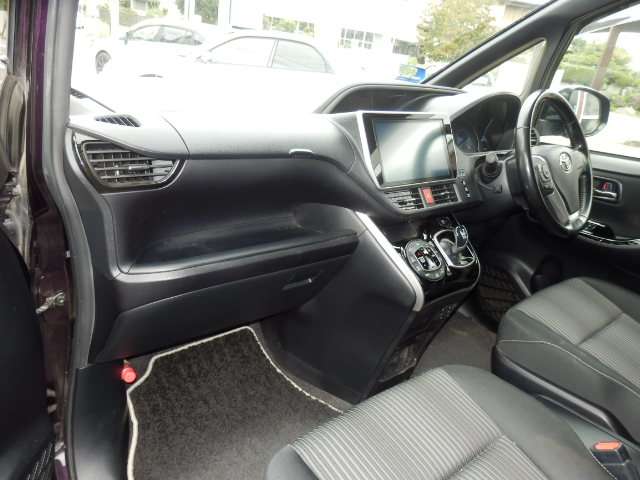 トヨタ ヴォクシー １．８ ハイブリッド ＺＳ 煌 H30年 (関東) 99