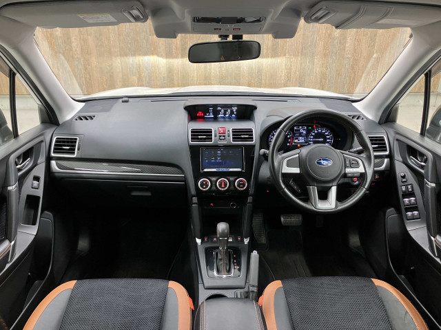スバル フォレスター ２．０ エックスブレイク カラーアクセント仕様 ４ＷＤ H30年 (近畿) 99