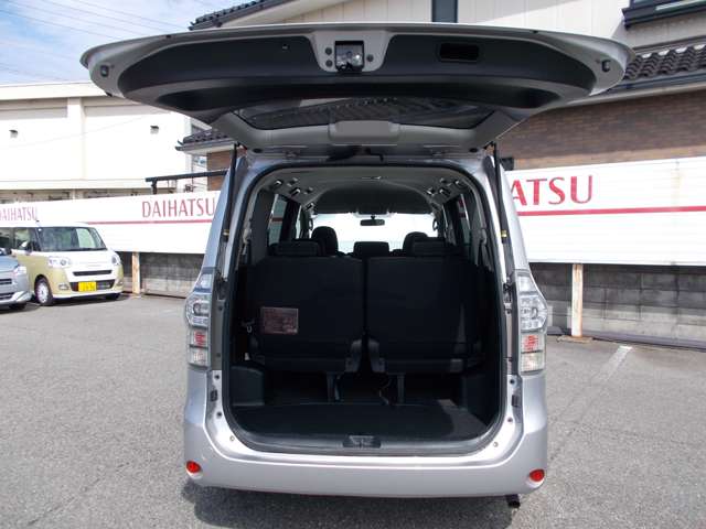 トヨタ ヴォクシー ２．０ Ｘ Ｌエディション H23年 (近畿) 99