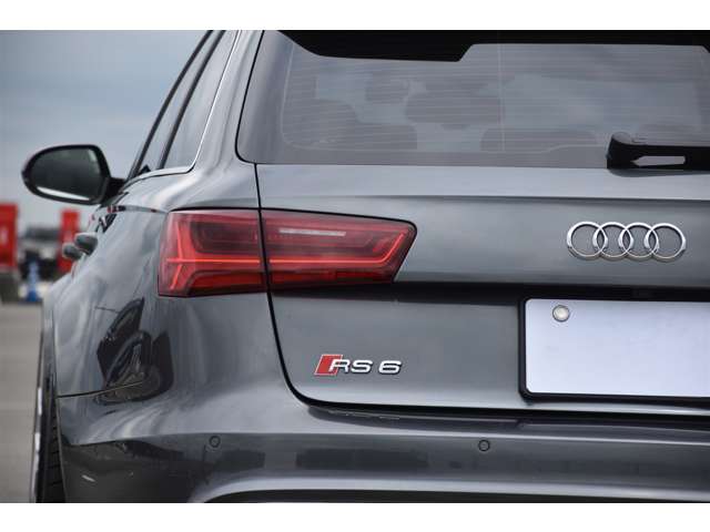 アウディ ＲＳ６　アバント パフォーマンス ４ＷＤ H29年 (関東) 99