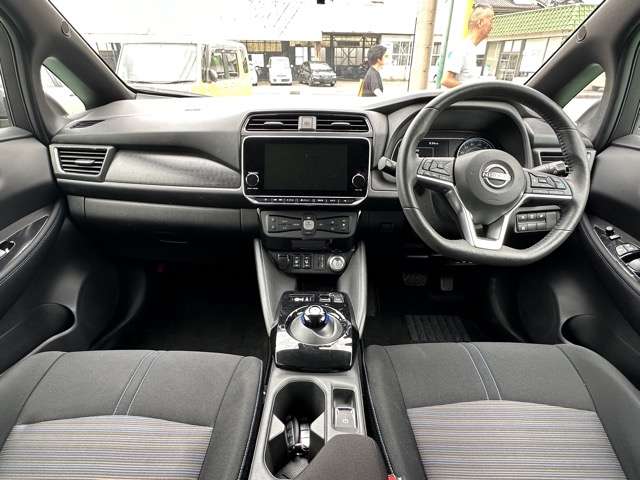 日産 リーフ Ｘ　Ｖセレクション R4年 () 99