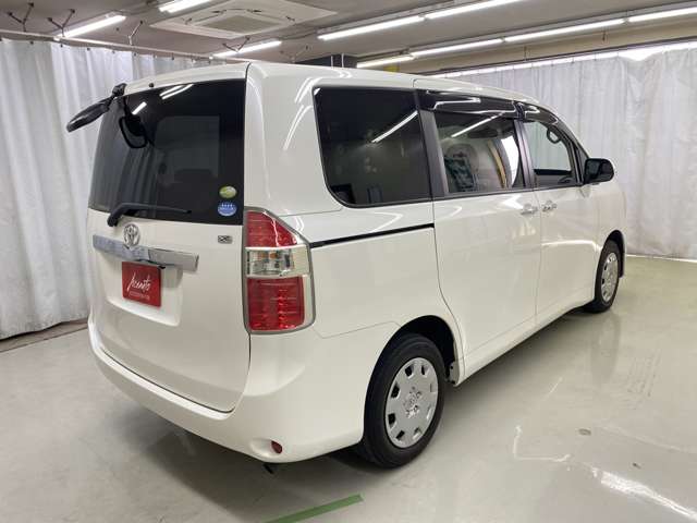 トヨタ ノア ２．０ Ｘ スマートエディション H21年 (近畿) 99