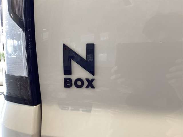 ホンダ Ｎ　ＢＯＸ カスタム ６６０ ブラック スタイル R8年 (近畿) 99