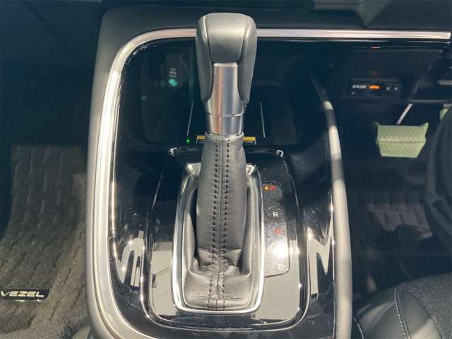 ホンダ ヴェゼル １．５ Ｅ：ＨＥＶ Ｚ R3年 (近畿) 99