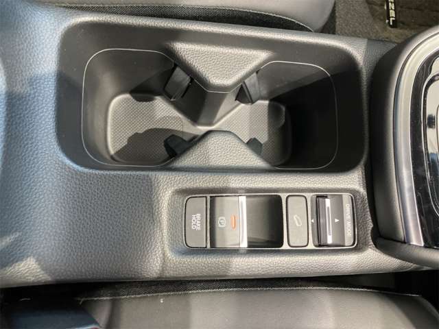 ホンダ ヴェゼル １．５ Ｅ：ＨＥＶ Ｚ R3年 (近畿) 99