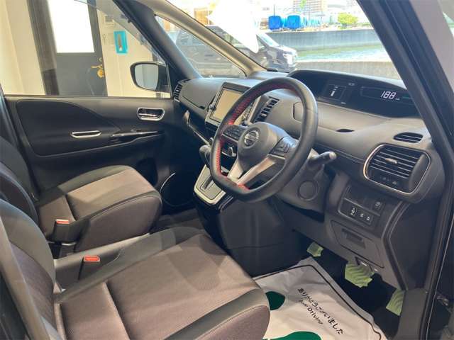 日産 セレナ ２．０ ハイウェイスター ＶセレクションＩＩ R1年 (近畿) 99