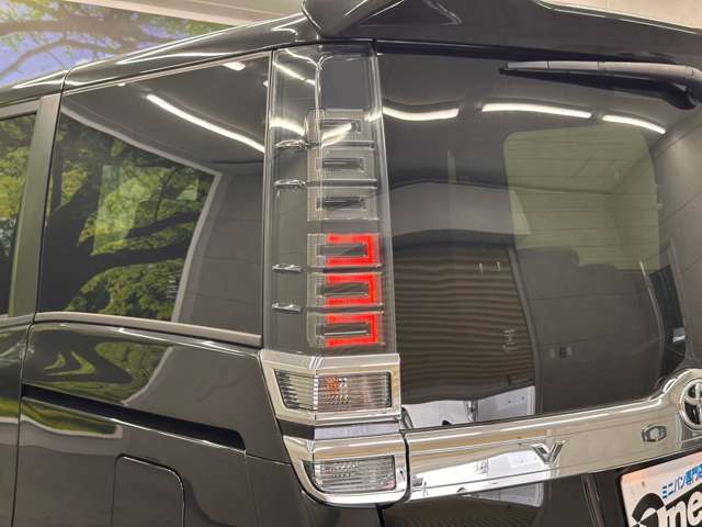 トヨタ ヴォクシー ２．０ ＺＳ 煌ＩＩＩ R3年 (近畿) 99