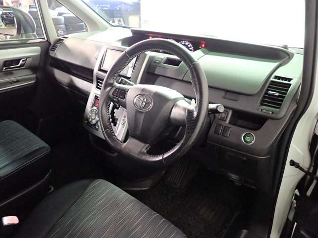 トヨタ ヴォクシー ２．０ ＺＳ 煌ＩＩ H24年 (近畿) 99
