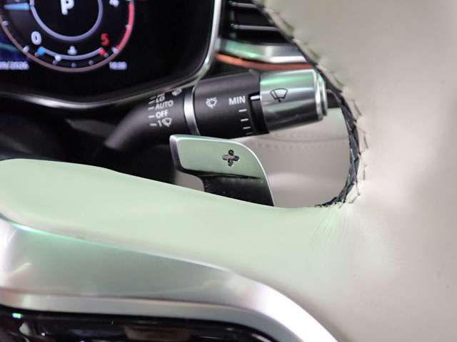 ジャガー ＸＦ Ｒダイナミック ＳＥ ２．０Ｌ Ｄ２００ ディーゼルターボ ４ＷＤ R3年 () 99