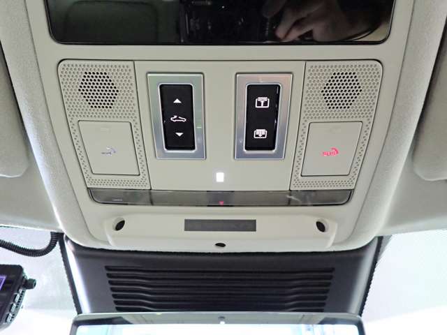 ジャガー ＸＦ Ｒダイナミック ＳＥ ２．０Ｌ Ｄ２００ ディーゼルターボ ４ＷＤ R3年 () 99