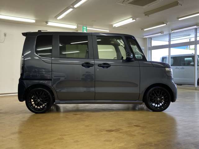 ホンダ Ｎ　ＢＯＸ カスタム ６６０ ブラック スタイル R8年 (四国) 99